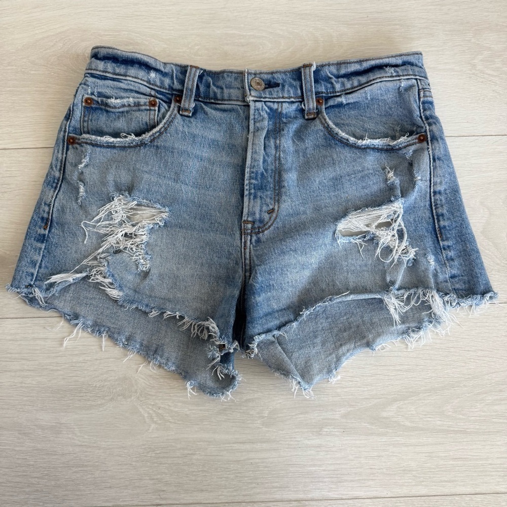 Abercrombie & Fitch Mom Jean Shorts High Rise Distressed Raw Hem Medium Wash 30
